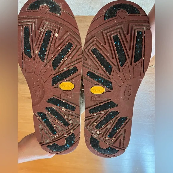 UGGS Men winter boot - Picture 8 of 9